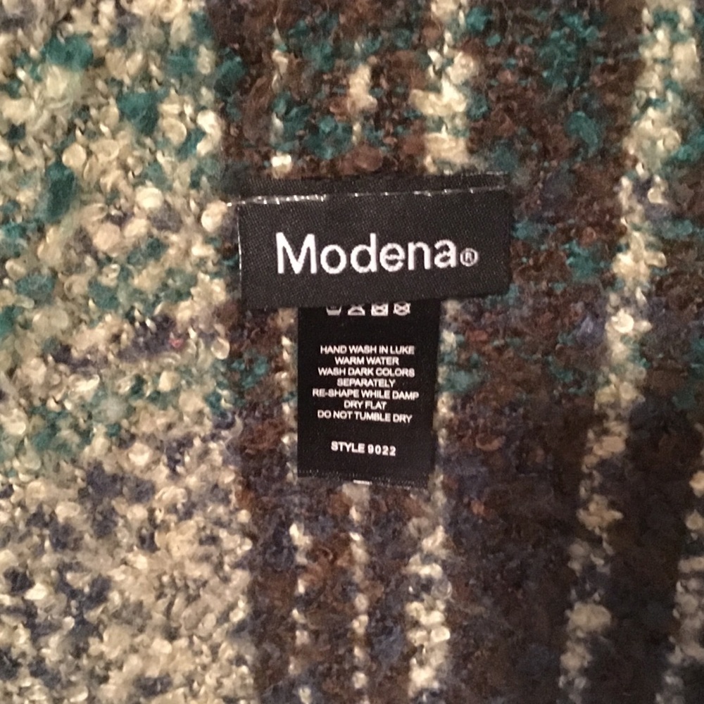 🎁 SALE! 🎁 Modena Plaid Boucle Shawl / Wrap: SOFT! - Picture 3 of 8